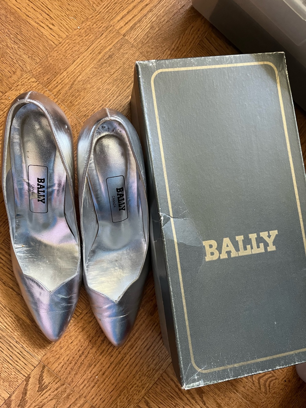 Bally Silver Metallic Leather Pointed Pumps | Size 8 AA - Picture 2 of 14